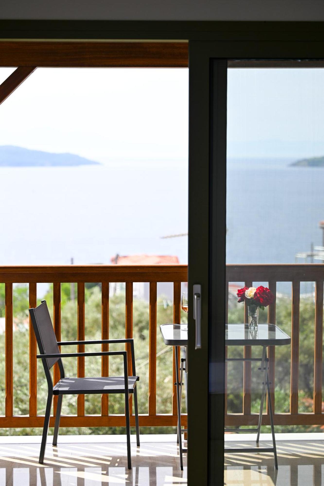 Makis Sea View Studios Скиатос Экстерьер фото